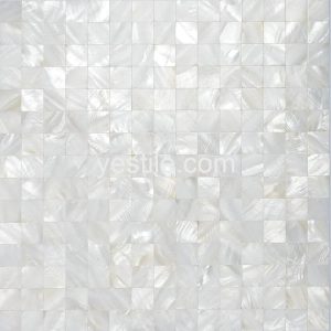 真っ白な四角いパールのモザイクタイル